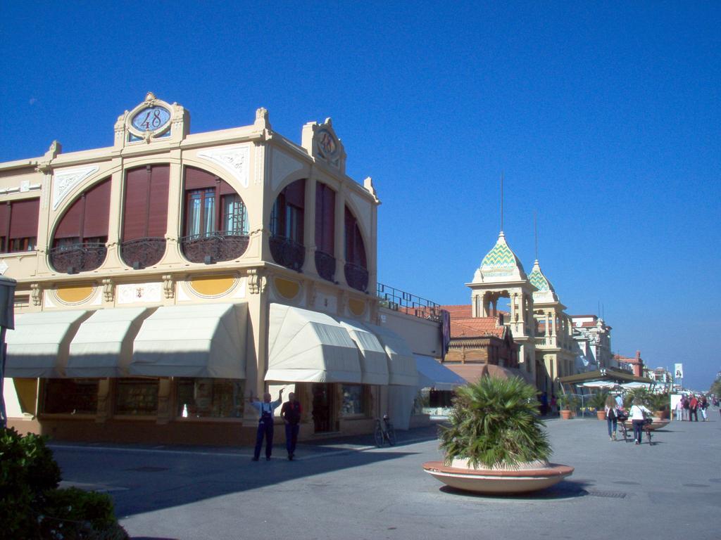Hotel Bianchi Viareggio Buitenkant foto